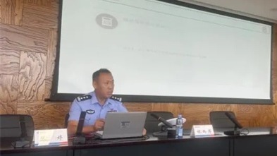 견고한 안전 라인을 구축하고 생명을 보호합니다 여행 간지 금융 보유 그룹은 교통 안전 법률 훈련을 수행합니다
